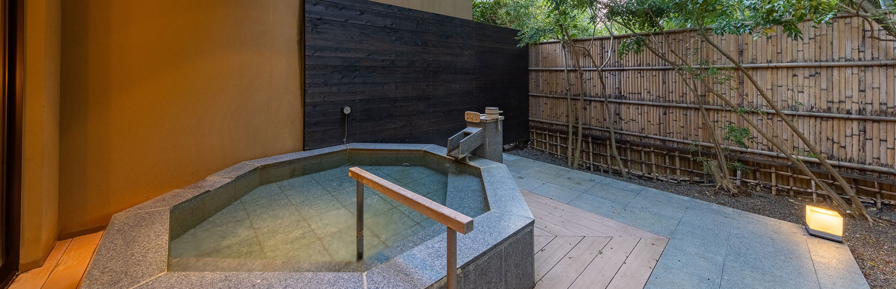 LARGE COMMUNAL BATH